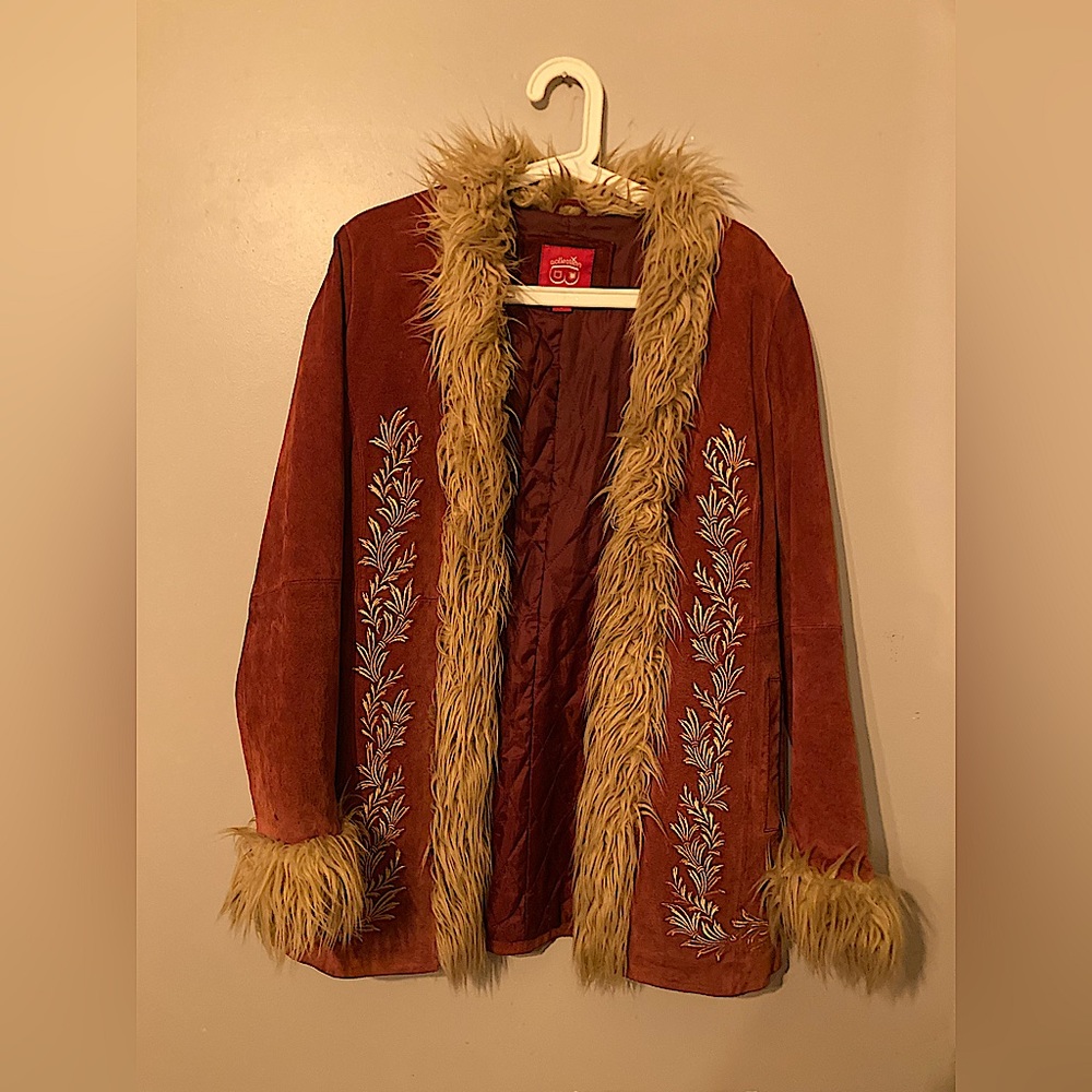 Suede/faux fur coat with gold threaded embroidery in Rust